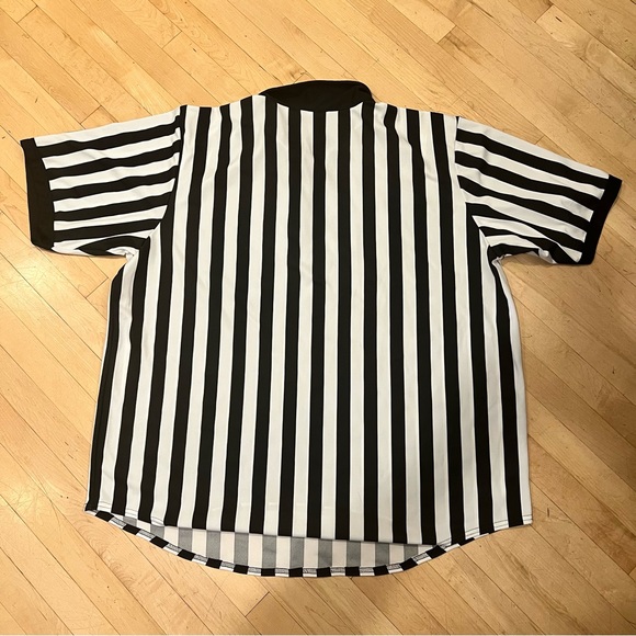 Referee Ref Stripped Black Shirt Small Basketball Football NEW Men Polyester - Picture 2 of 5